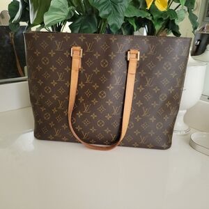 Louis Vuitton Luco M51155 Monogram Shoulder Tote Bag.